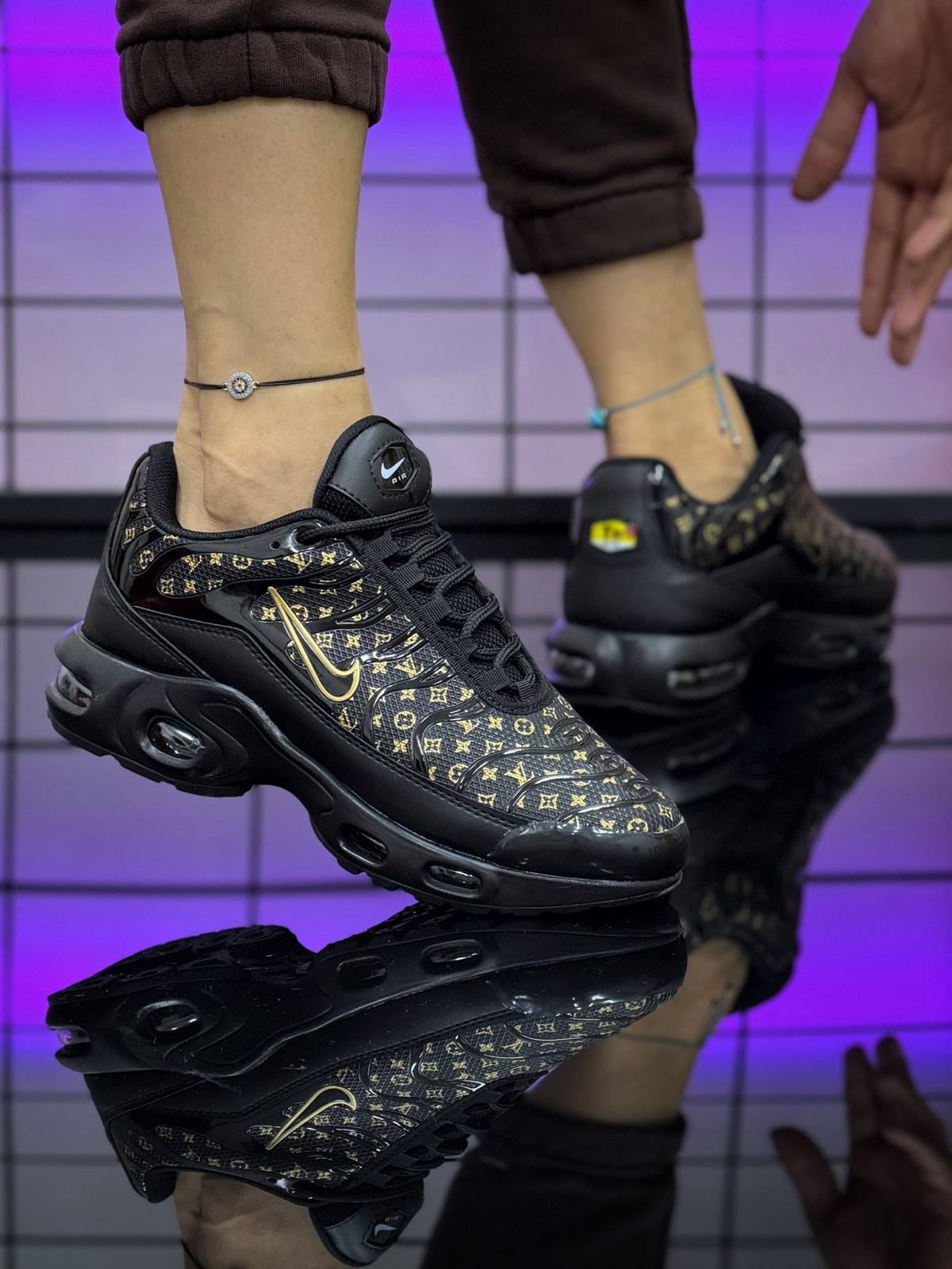 Nike Женски Маратонки – Черно и Златно