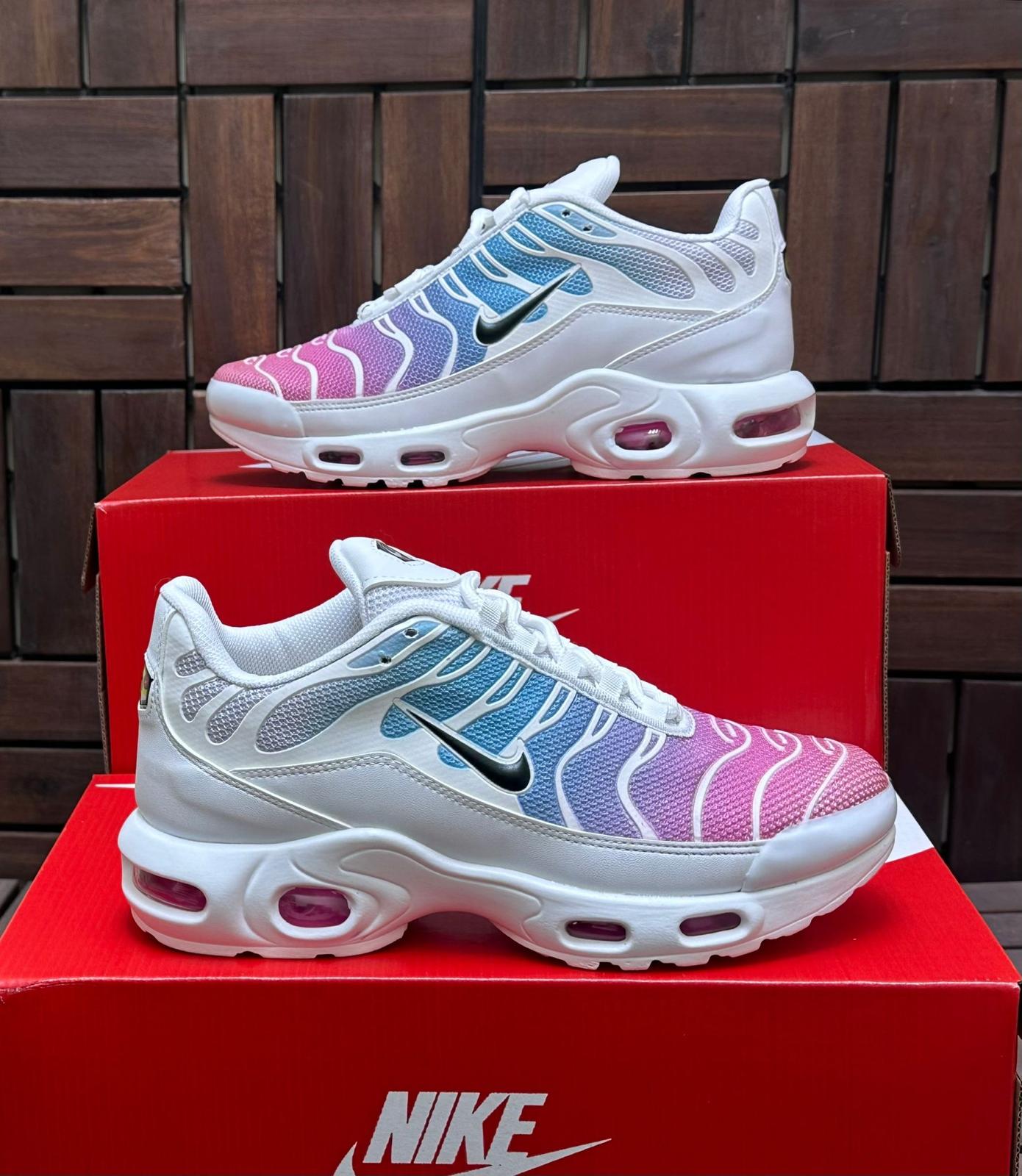 Nike Air Женски Маратонки – Бяло, Синьо и Розово