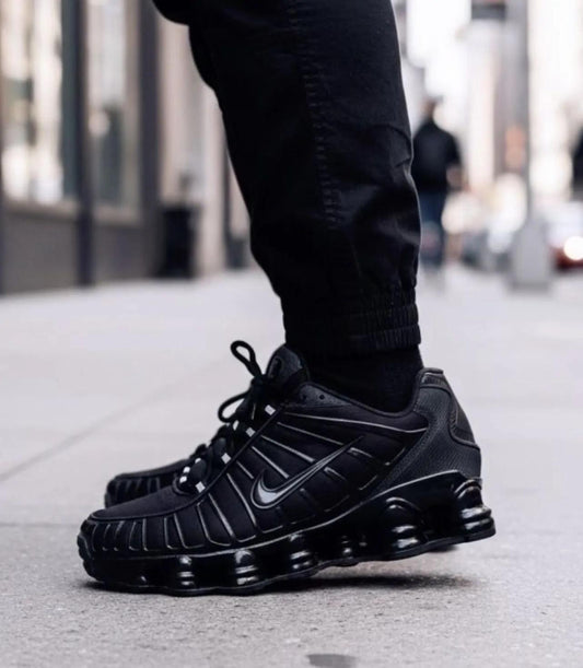 NIKE SHOX TL BLACK. Мъжки Маратонки
