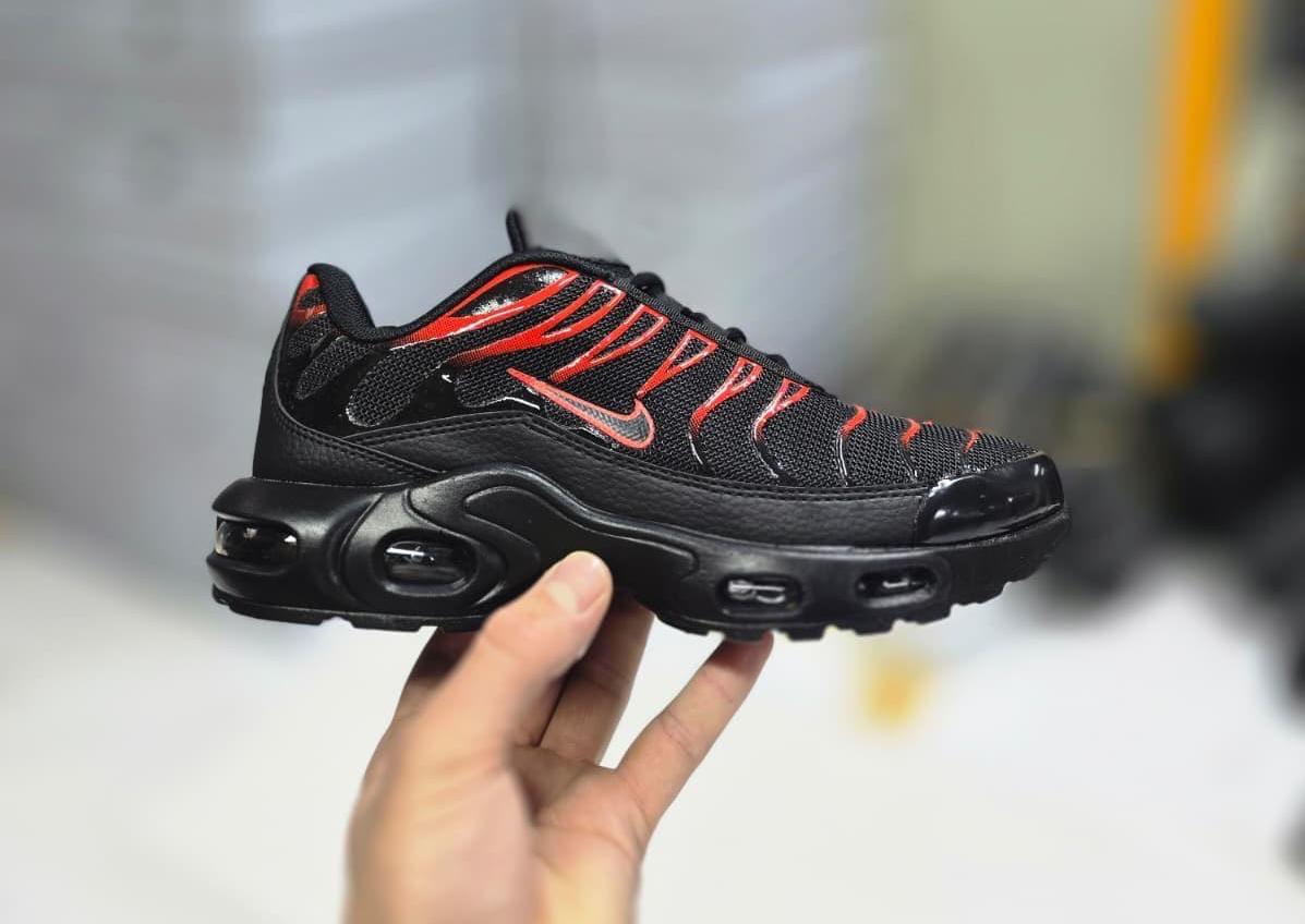 Nike Air Мъжки Маратонки - Черно с Червено