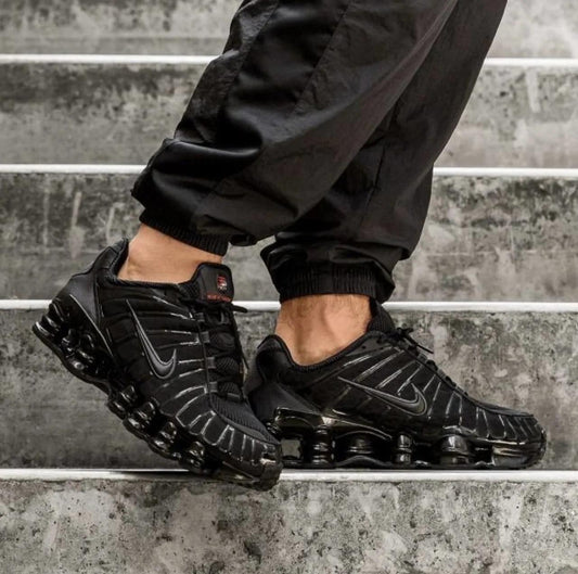 NIKE SHOX TL BLACK. Мъжки Маратонки